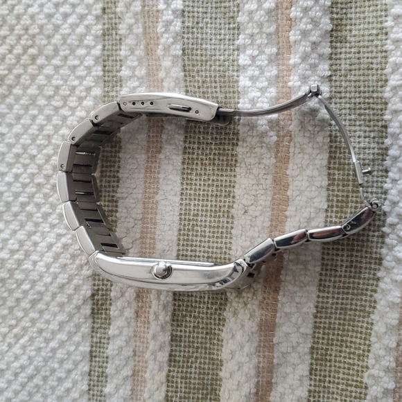 Tommy Hilfiger square face time/date watch - Picture 3 of 6